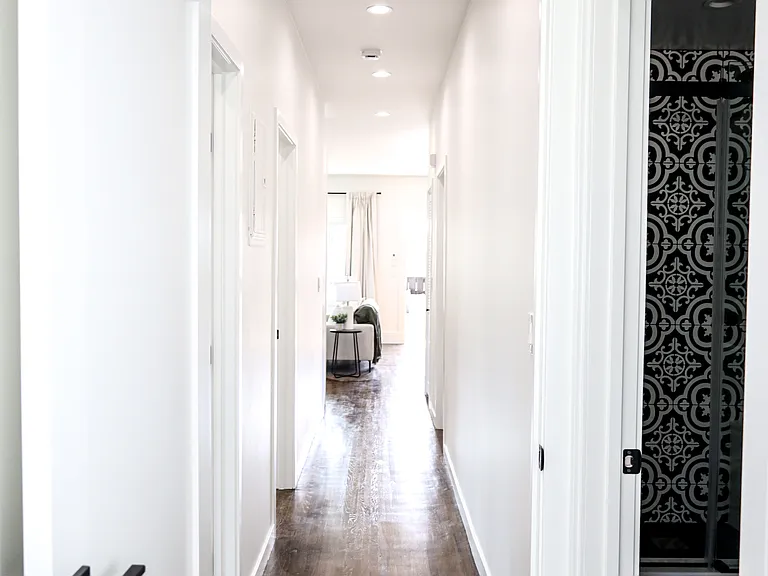 1037 Gladys Ave — Photo 8