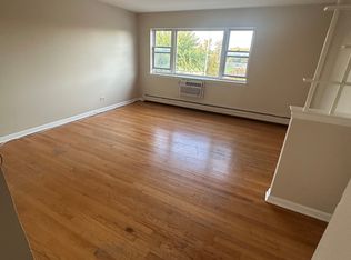 9235 Irving Park Rd APT 1W, Schiller Park, IL 60176