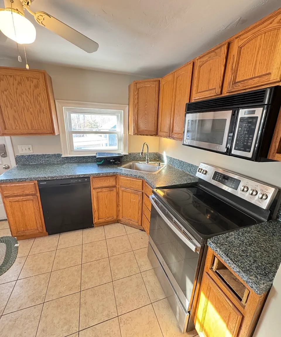 4 bed, 1380 sqft, $3,700 — Photo 4