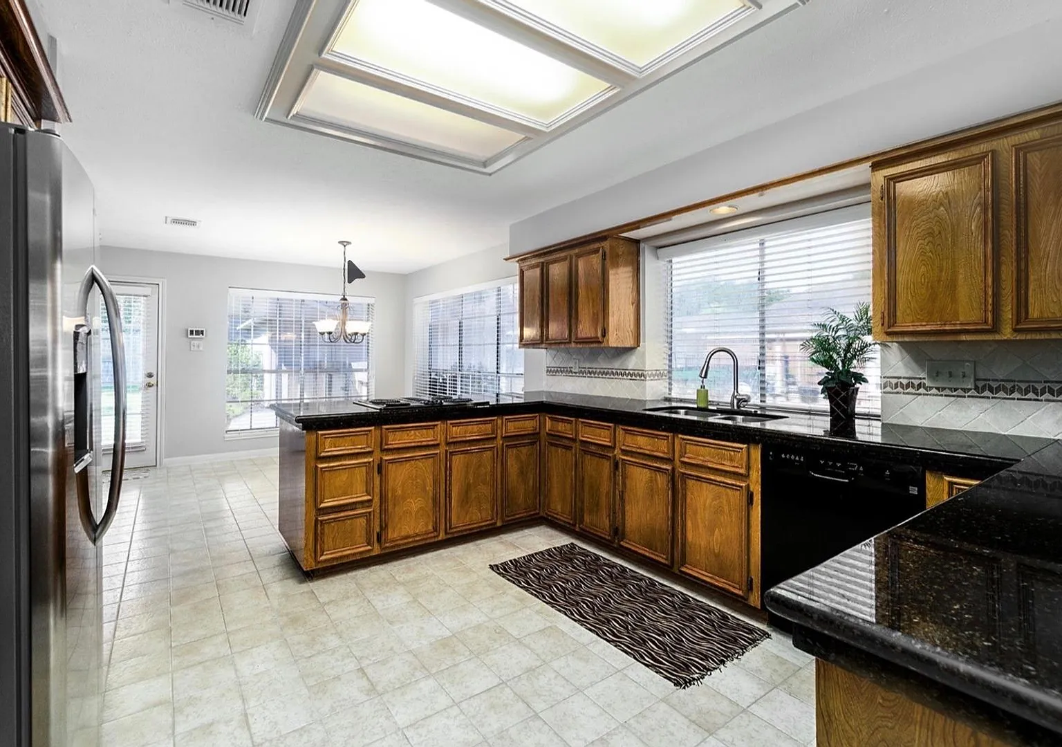 Rare one-story home in prestigious Bay Forest, zoned to top-rated CCISD schools! — Photo 3