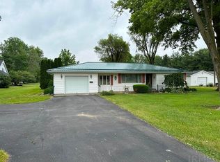 835 Rainbow Rd, Geneva, IN 46740