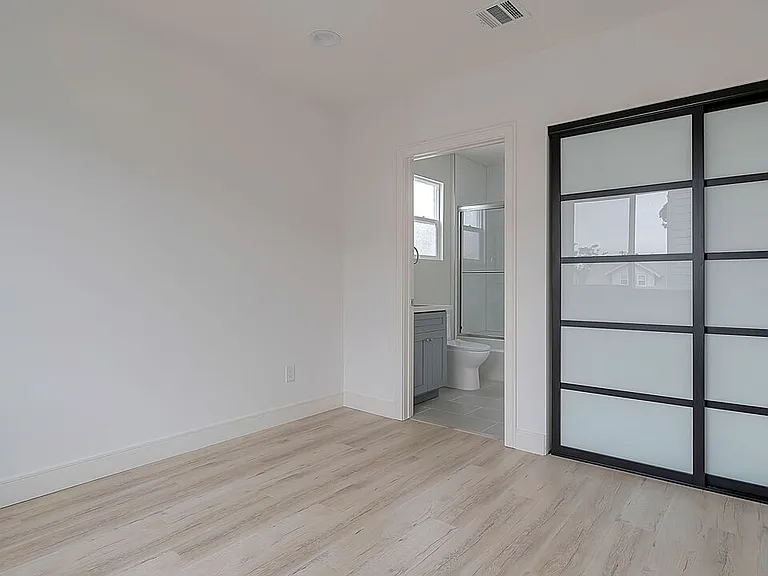 2211 6th Ave #1/2 — Photo 8