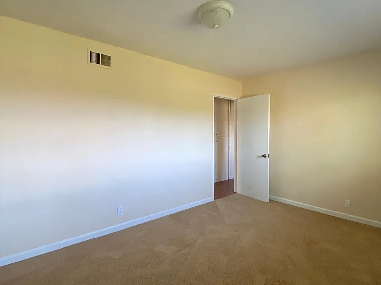 5564 Yale Dr — Photo 17