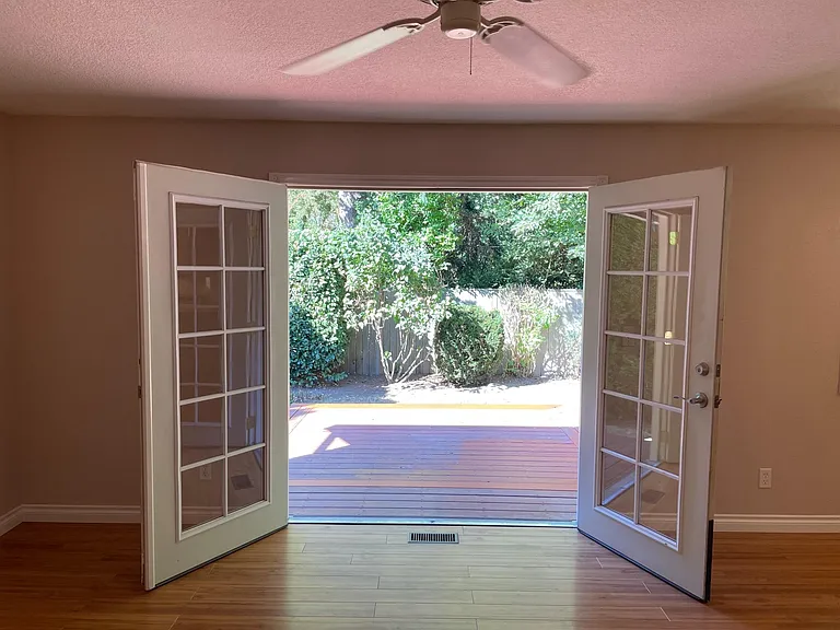 6525 SW Locust St — Photo 8