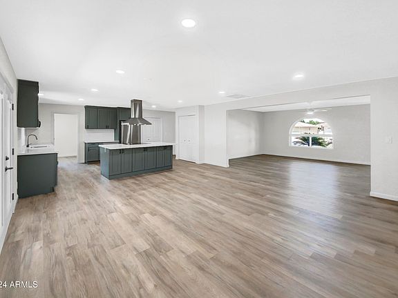3rd image of 4737 E EMELITA Avenue