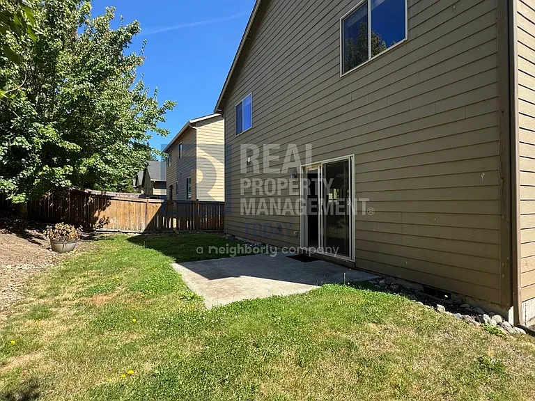 3611 Loren St NE — Photo 4