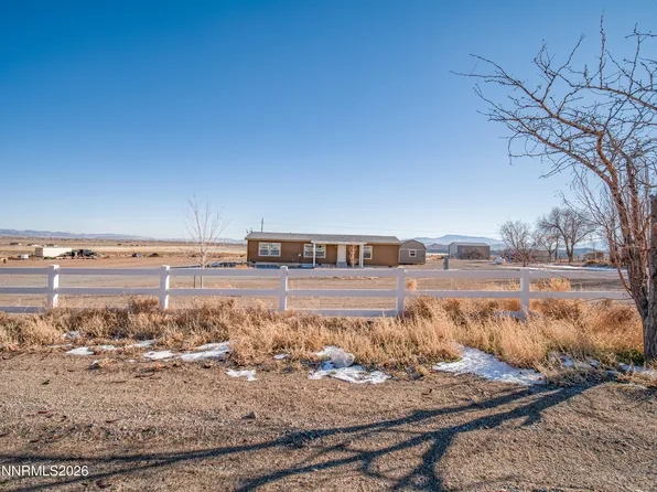 50 Locust Dr, Yerington, NV 89447