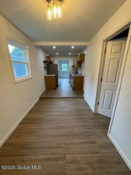 5th image of 25 Hillcrest Avenue
