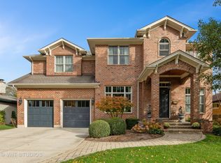 948 Waverly Rd, Glen Ellyn, IL 60137