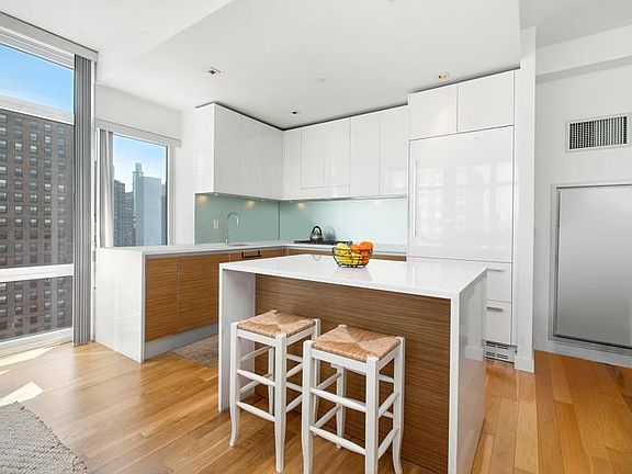 3rd image of 555 W 59th St APT 26E