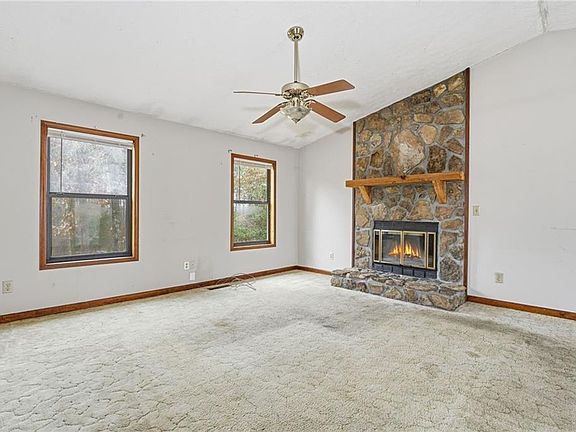 2nd image of 82 Fox Ridge Ct