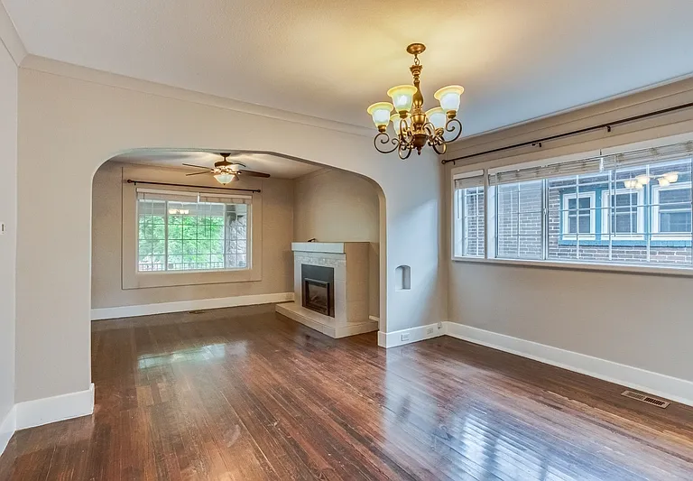 4435 N Clay St — Photo 6
