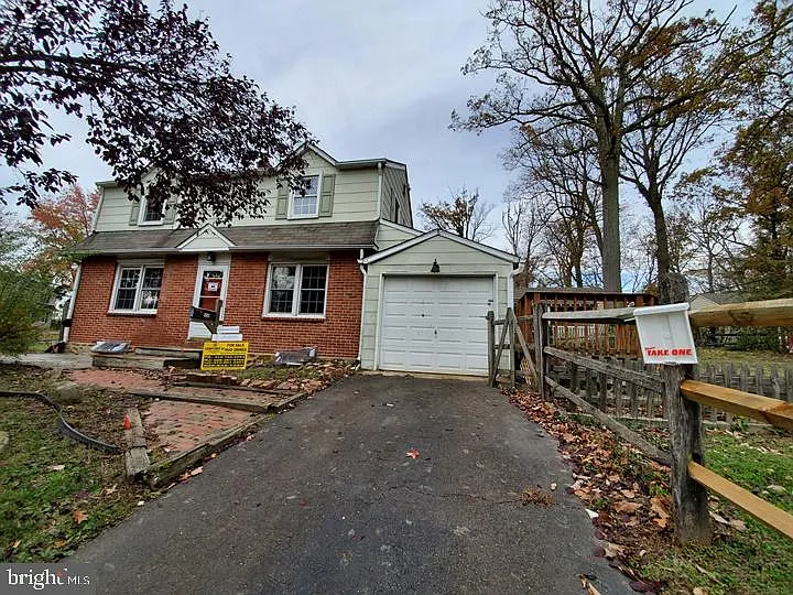 550 School House Ln photo 1
