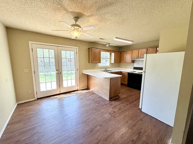 3 bed, 1330 sqft, $1,495 — Photo 3