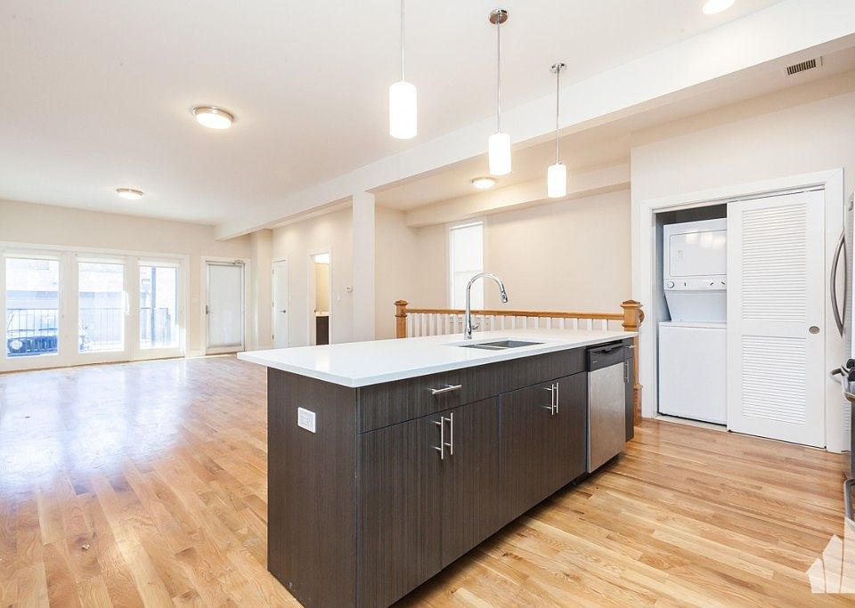 1st image of 3114 N Southport Ave APT 1