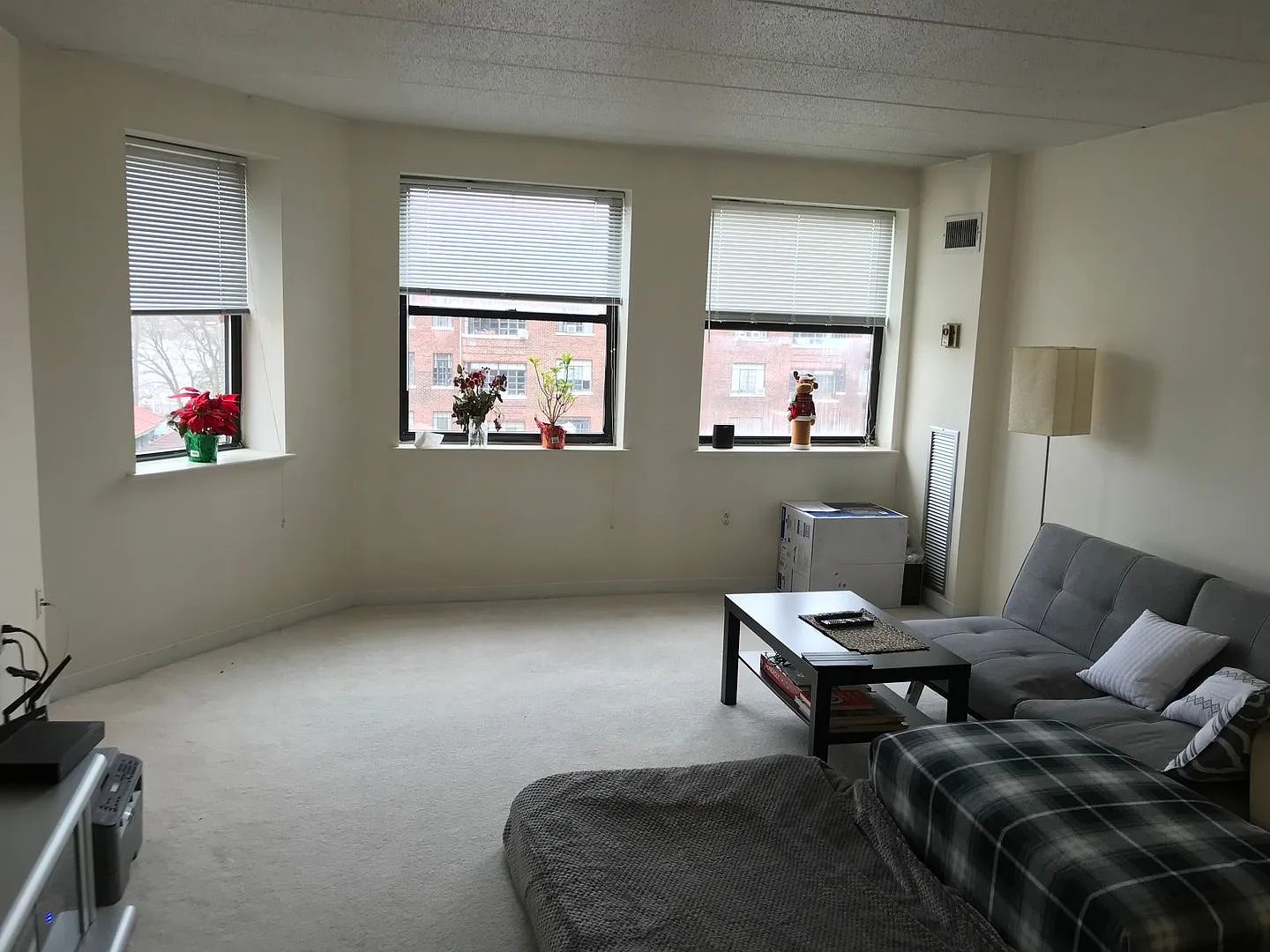 Spacious Brighton 2-bed with Heat/Hot Water and Parking Incl! — Photo 4
