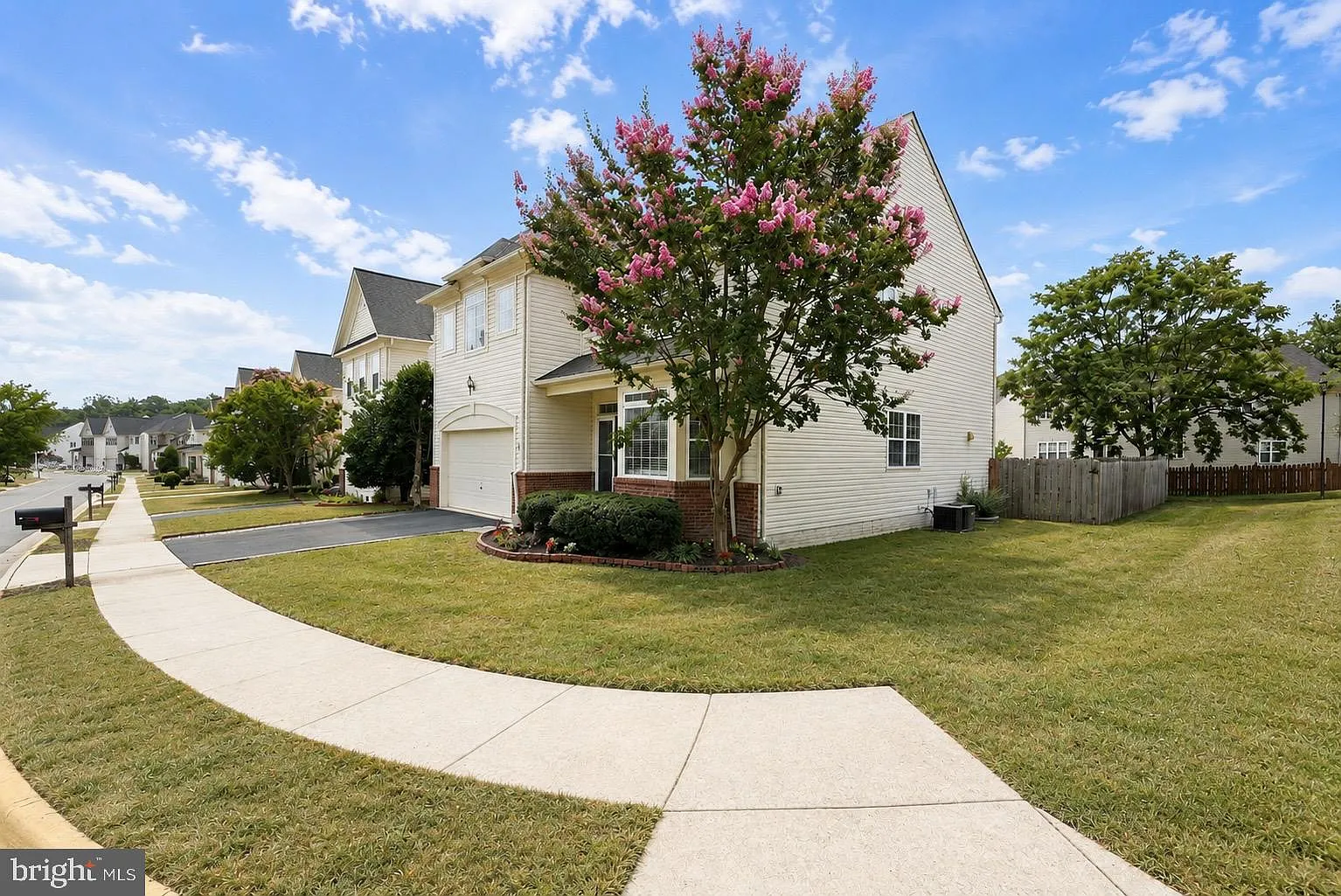 5 bed, 3.5 bath, 4119 sqft, $3,600 — Photo 3
