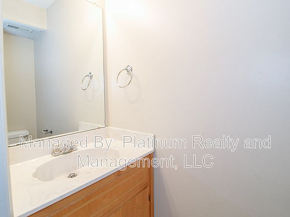 4th image of 3273-3 Tower Dr