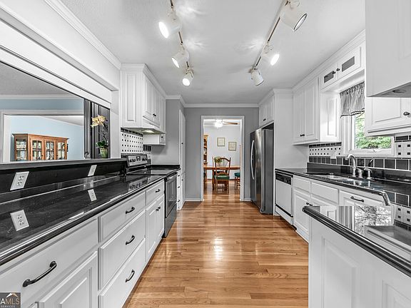 2nd image of 235 Winterberry Dr