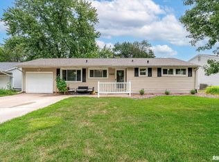 1421 Timberline Dr, Bettendorf, IA 52722