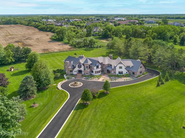 14 Vandenbergh Dr, South Barrington, IL 60010