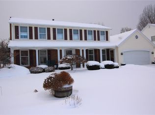 41 Labrador Dr, Rochester, NY 14616