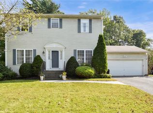 150 Orchard Woods Dr, Saunderstown, RI 02874