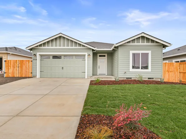 3734 Carlin Dr, Medford, OR 97504