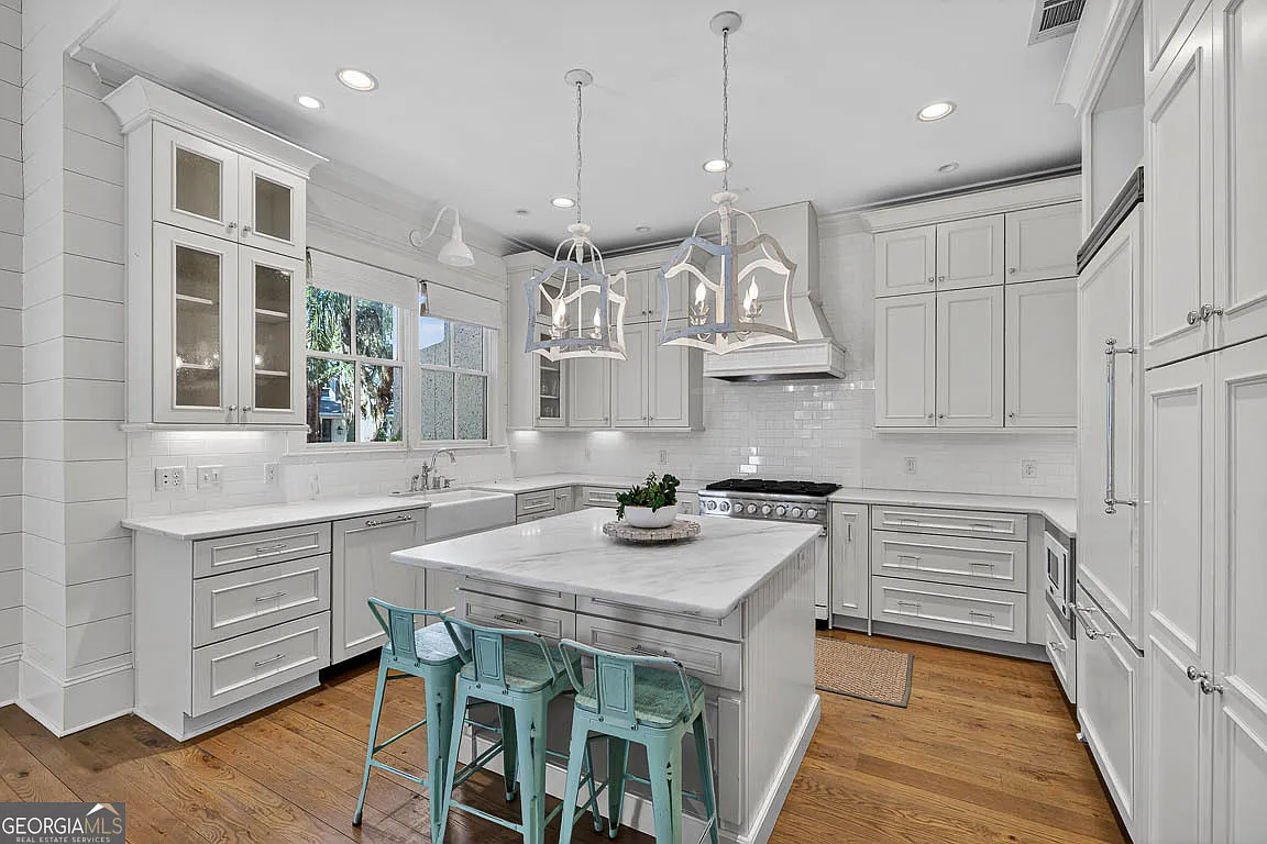 4 bed, 3.5 bath, 3291 sqft, $7,950 — Photo 3