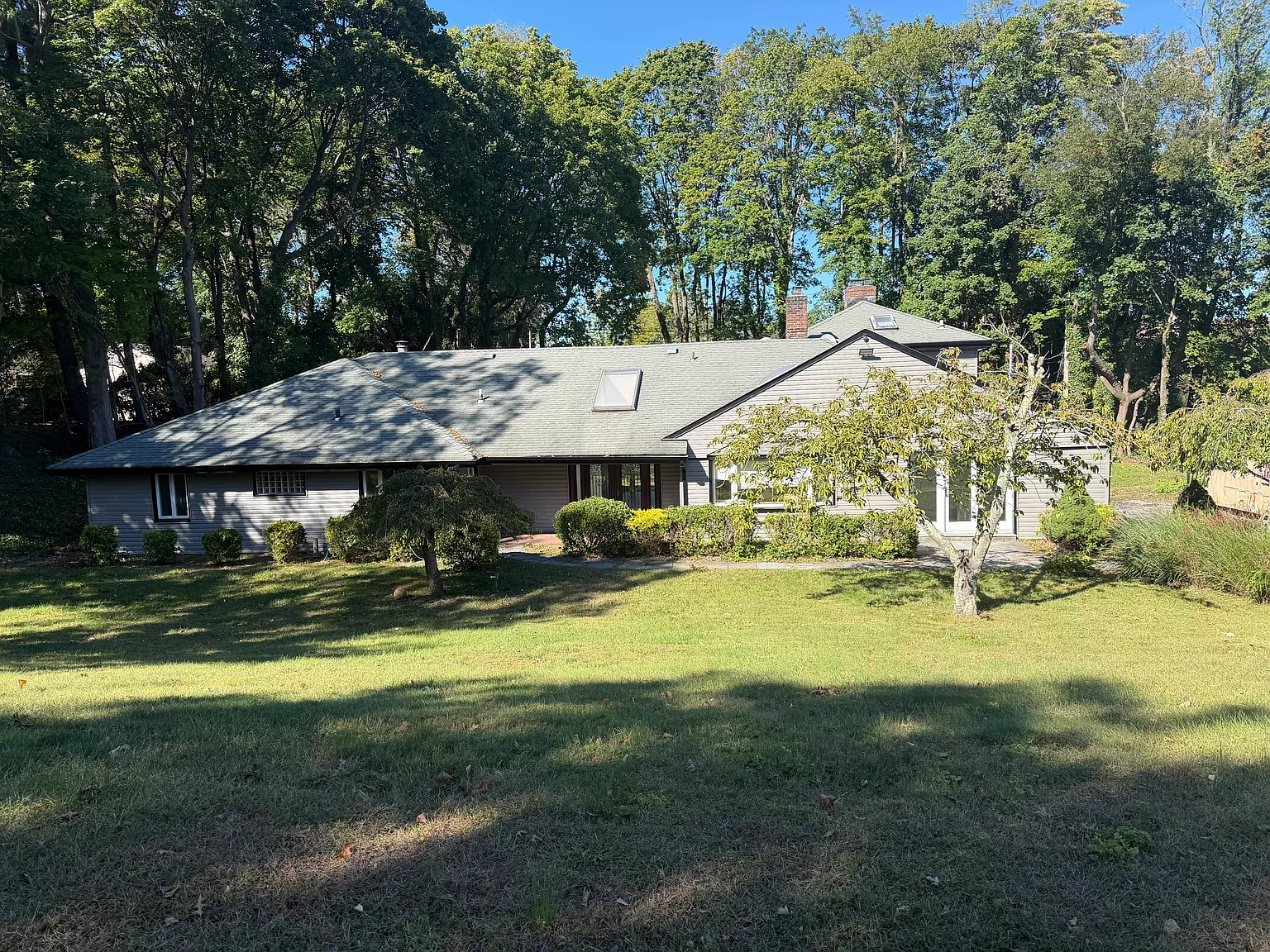 6 bed, 4.5 bath, 3929 sqft, $15,000 — Photo 3
