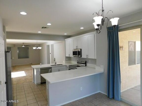 3rd image of 885 E Cherry Hills Dr