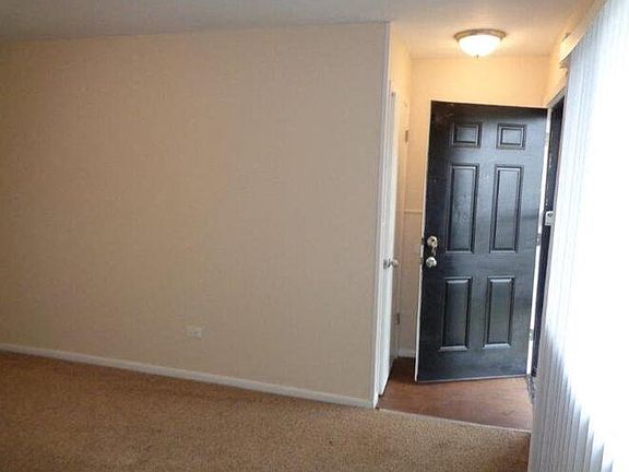 3rd image of 826 William St