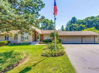 11335 Bayberry Dr, Roscoe, IL 61073