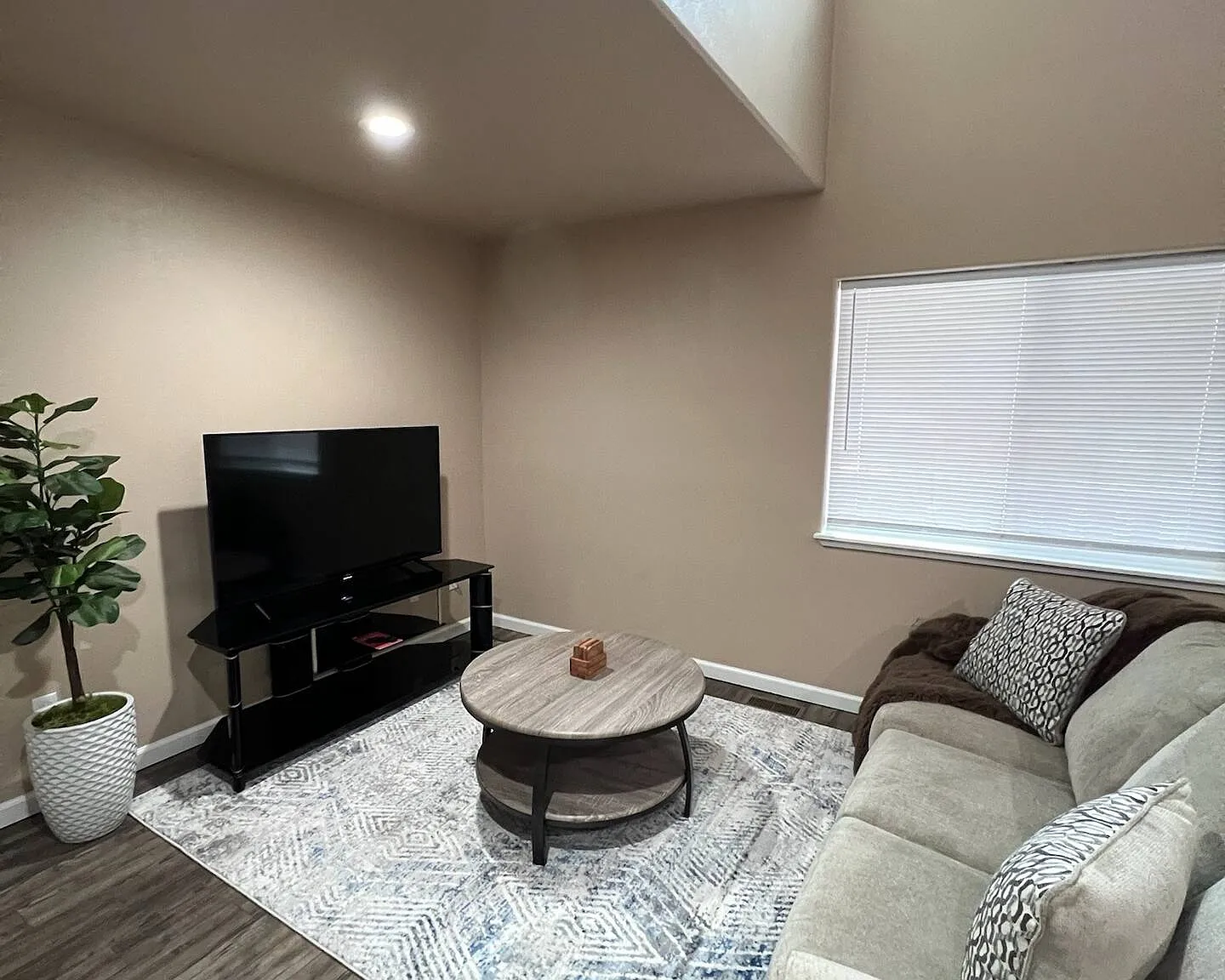 1 bed, $1,600 — Photo 2