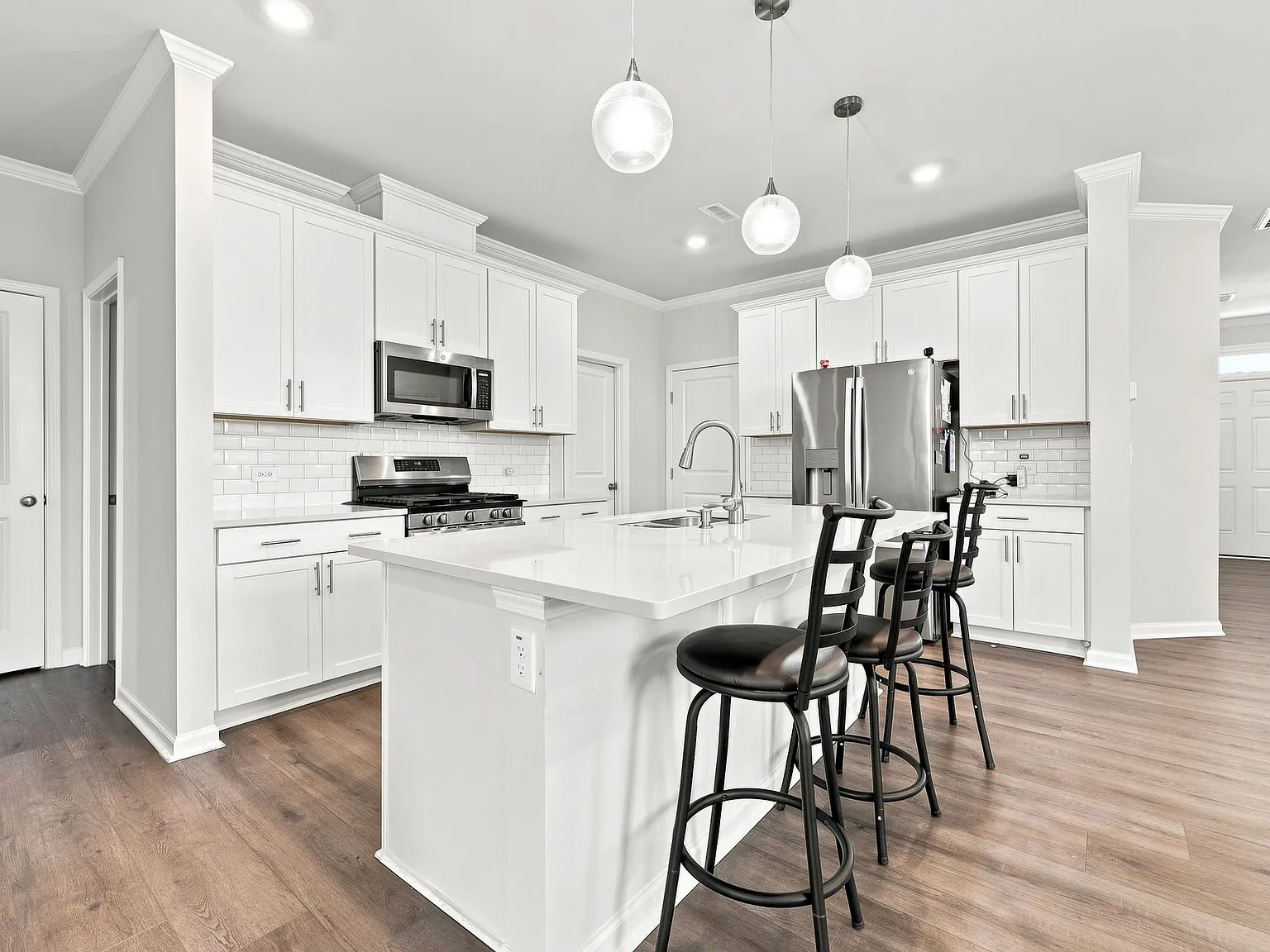 4 bed, 2318 sqft, $2,495 — Photo 4