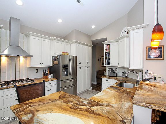 4th image of 2 Glasdale Court