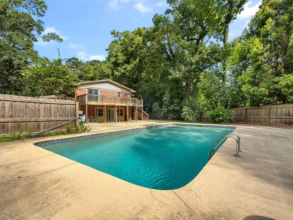 1st image of 406 Piedmont Dr
