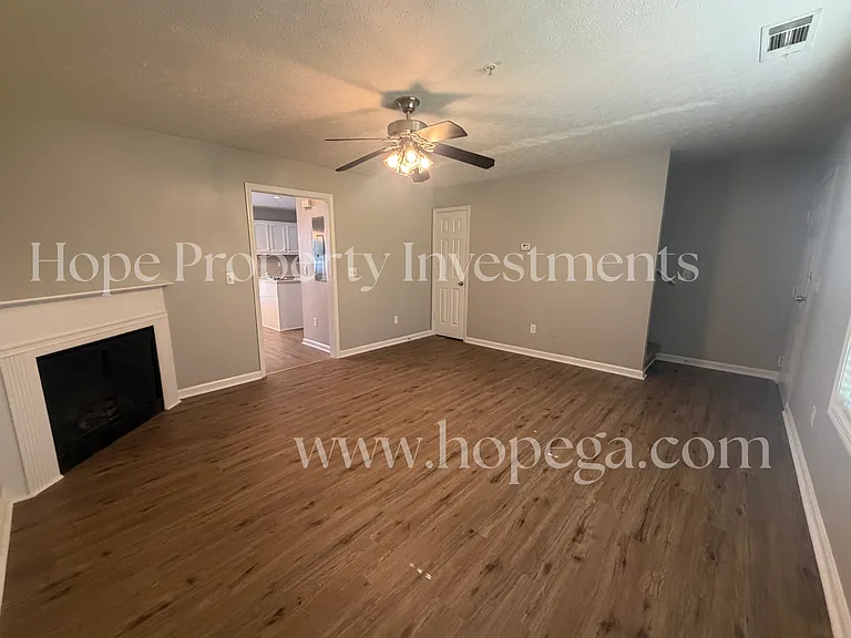 5 E Newnan Rd — Photo 3
