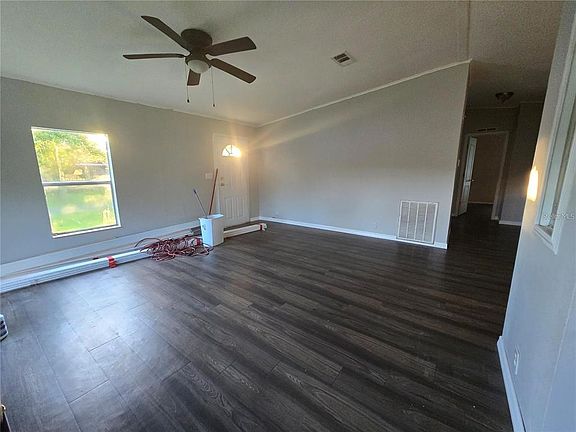 3rd image of 208 Pine Tree Trl