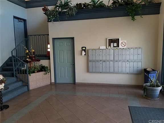 5th image of 5449 White Oak Ave #102