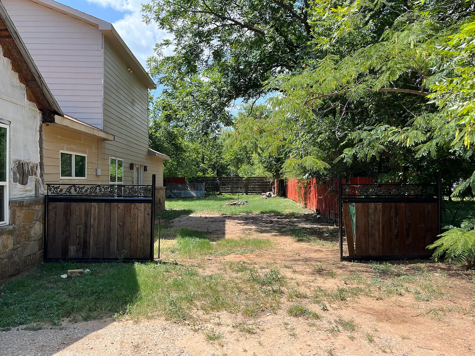 3 bed, 1.5 bath, 2296 sqft, $1,000 — Photo 3