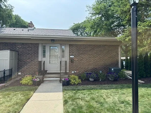 22303 Kinyon St, Taylor, MI 48180