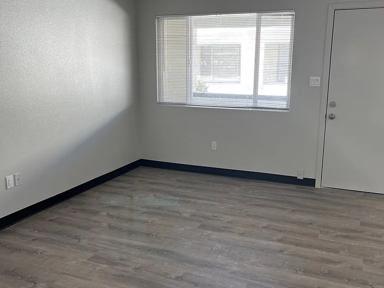 8101 Marble Ave NE — Photo 6
