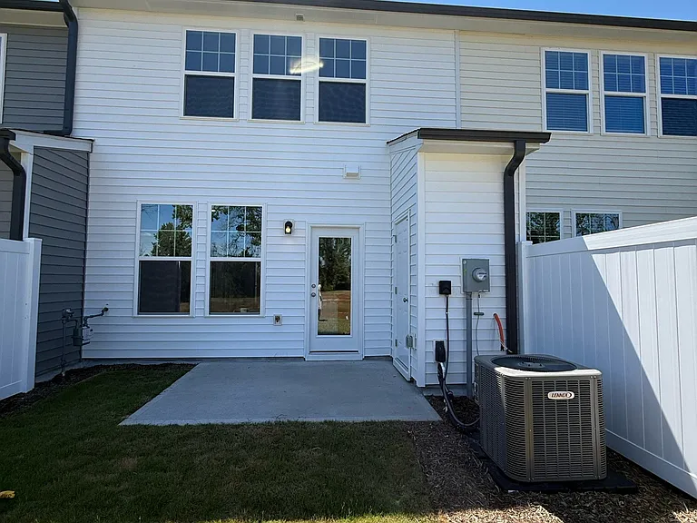 40 Clementine St — Photo 24