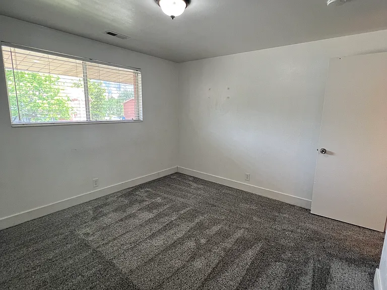 648 S 950 W — Photo 8