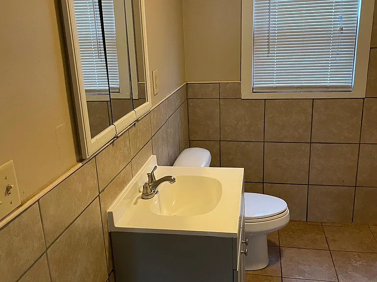 1540 Linden Ave — Photo 7