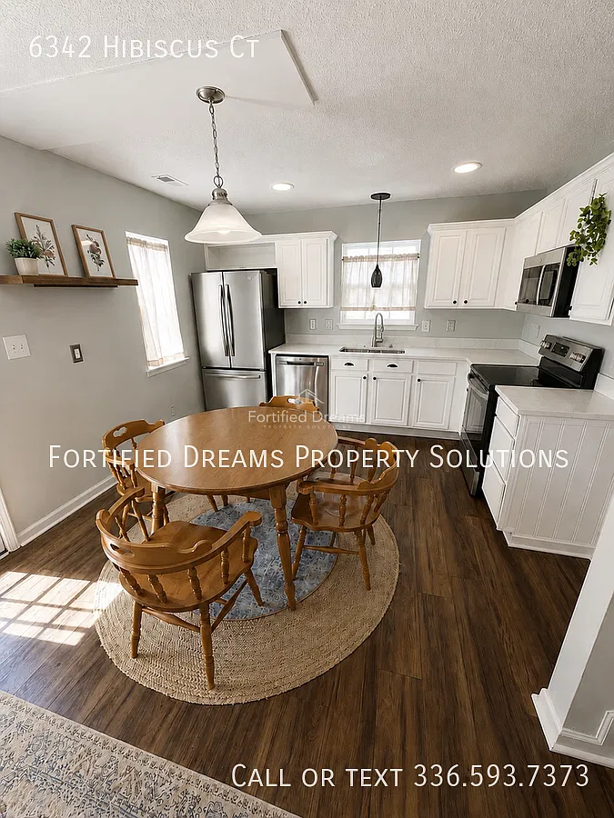 The Backyard, 3br Townhome + Loft + Location! — Photo 3