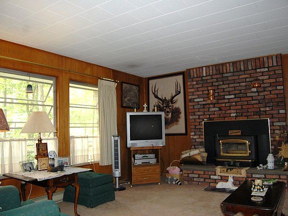 3rd image of 121 Forest Dr