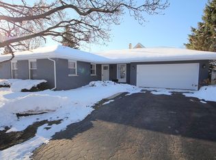 1135 Crane Blvd, Libertyville, IL 60048