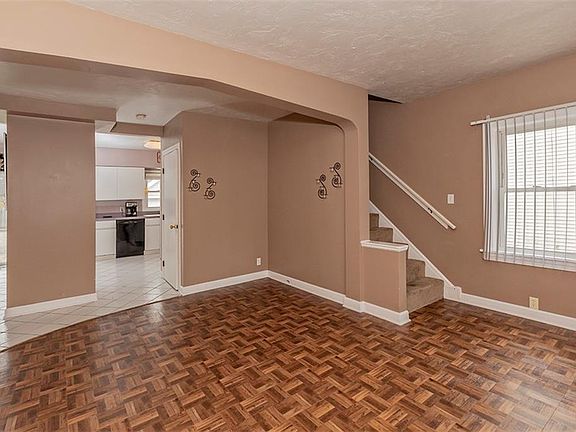 2nd image of 1453 Iroquois Ave